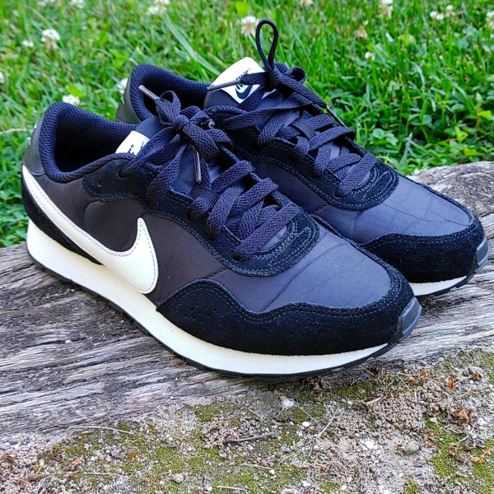 Nike md valiant